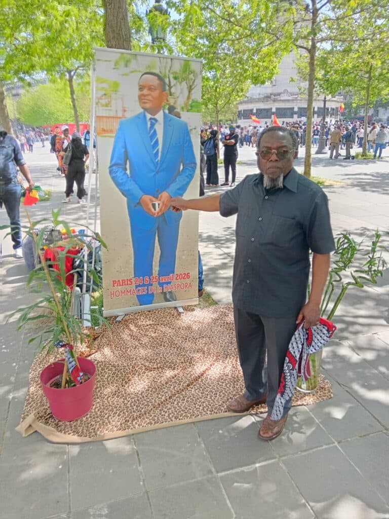 La diaspora camerounaise rend un dernier hommage à Anicet Ekane à Paris - Journalducameroun.com