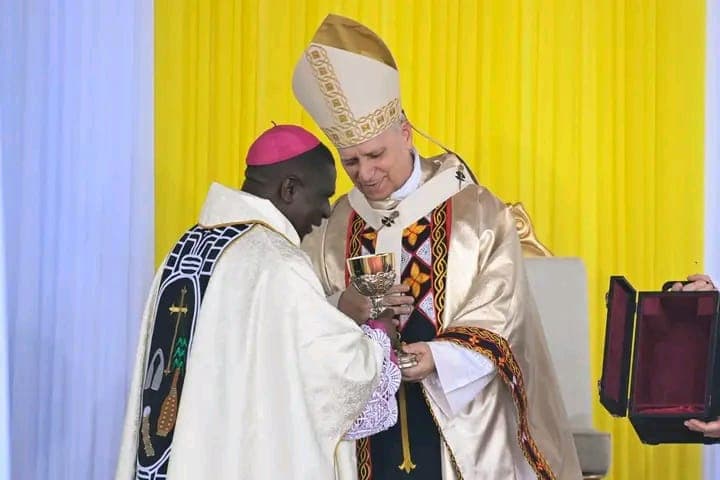 Grassfields en majesté : le Toghu sacré s’invite au cœur du rite - Journalducameroun.com