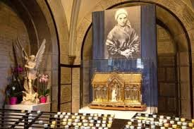 Le Cameroun s’apprête à accueillir les reliques de sainte Bernadette Soubirous figure des apparitions de la vierge Marie - Journalducameroun.com