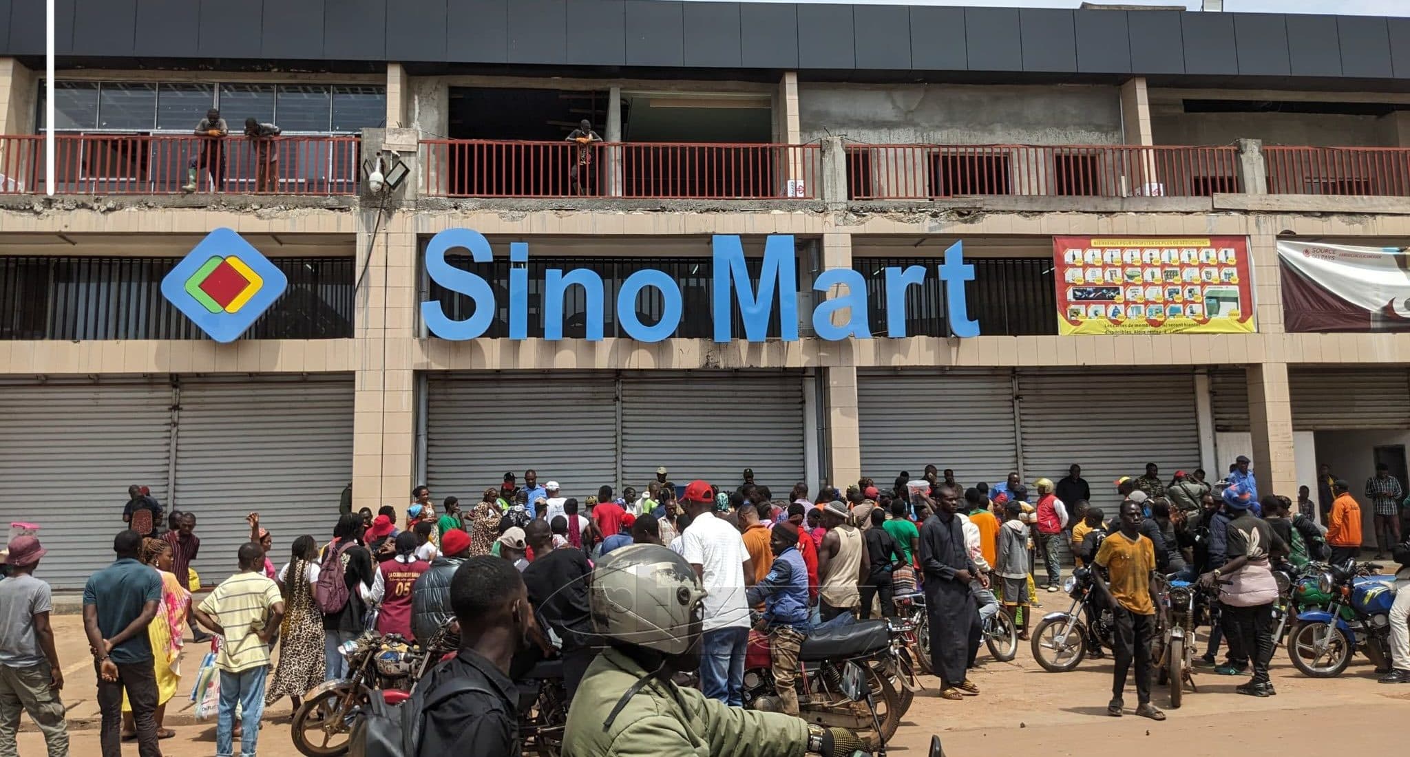 Cameroun/ violence sur employé : le ministre Grégoire Owona au supermarché Sino Mart - Journalducameroun.com