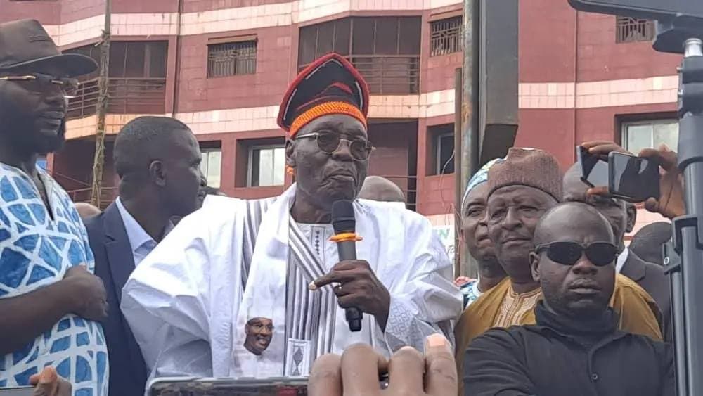 Cameroun 2025 : À Bamenda, Issa Tchiroma présente ses excuses et promet le retour à la paix - Lebledparle