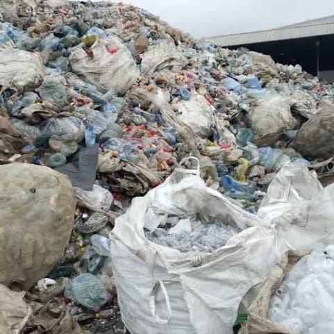 - ECOGREEN contre la pollution de l’environnement par la transformation des déchets plastique.
