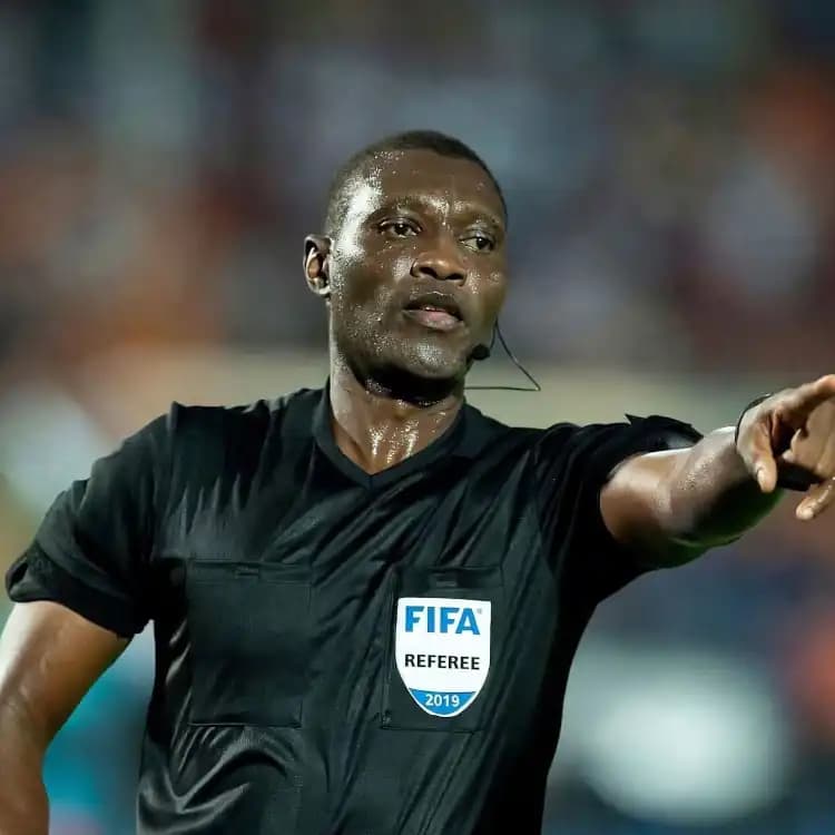 - Eto'o accuse Alioum Sidi d'avoir trahi le Cameroun