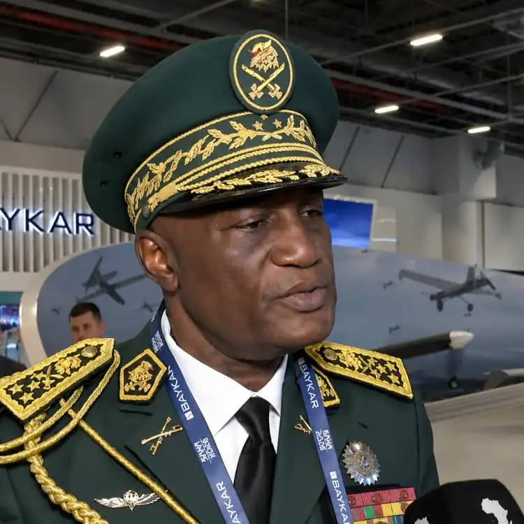 - Hippolyte Ebaka, l'homme fort de l'armée camerounaise