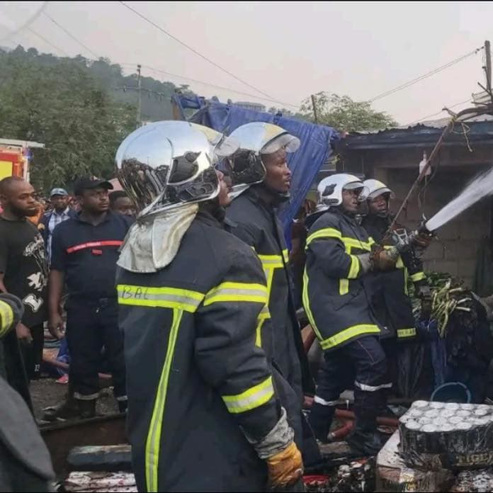- Incendie au marché Sandaga de Douala : des commerces ravagés
