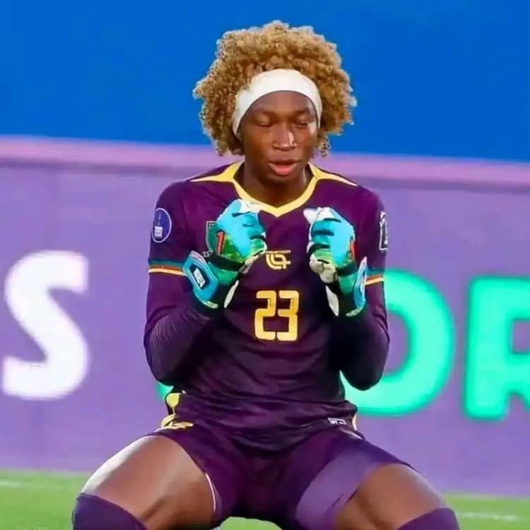 - Michaely Bihina, l'« Araignée noire » qui a éliminé le Maroc à domicile