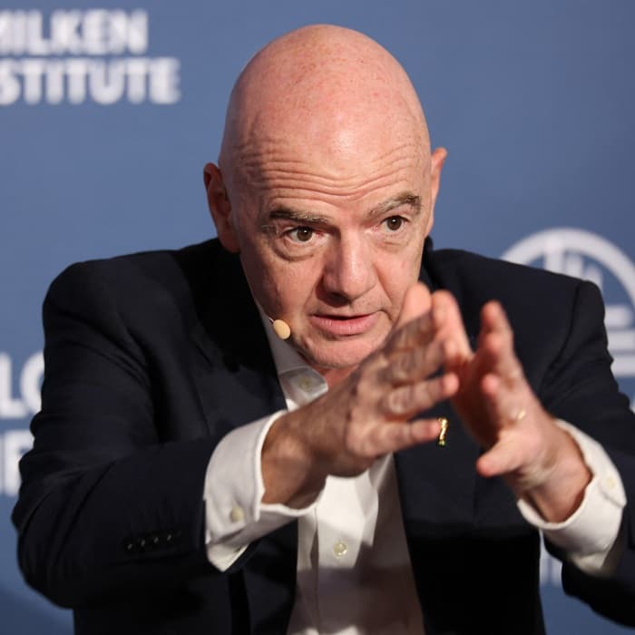 - UEFA : plainte pénale contre Infantino en Suisse
