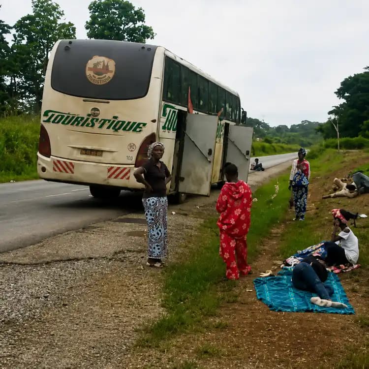 - Yaoundé-Bertoua : un bus bloqué, des familles livrées à elles-mêmes