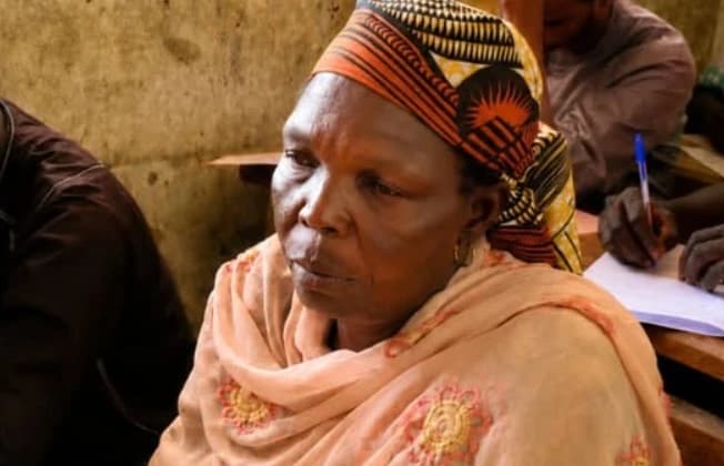 À 62 ans, Adda Wanang passe son CEP à Maroua et émeut le Cameroun