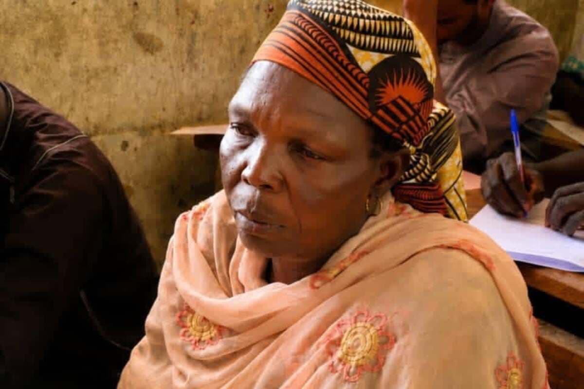 À 62 ans, elle passe le CEP et force l’admiration de tout le Cameroun