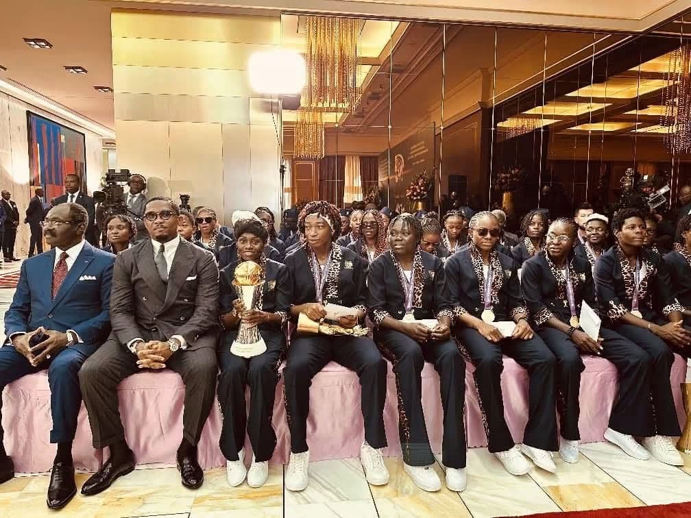 Au Palais de l’Unité, Paul Biya a reçu les Lionnes, et a brisé deux mois de silence