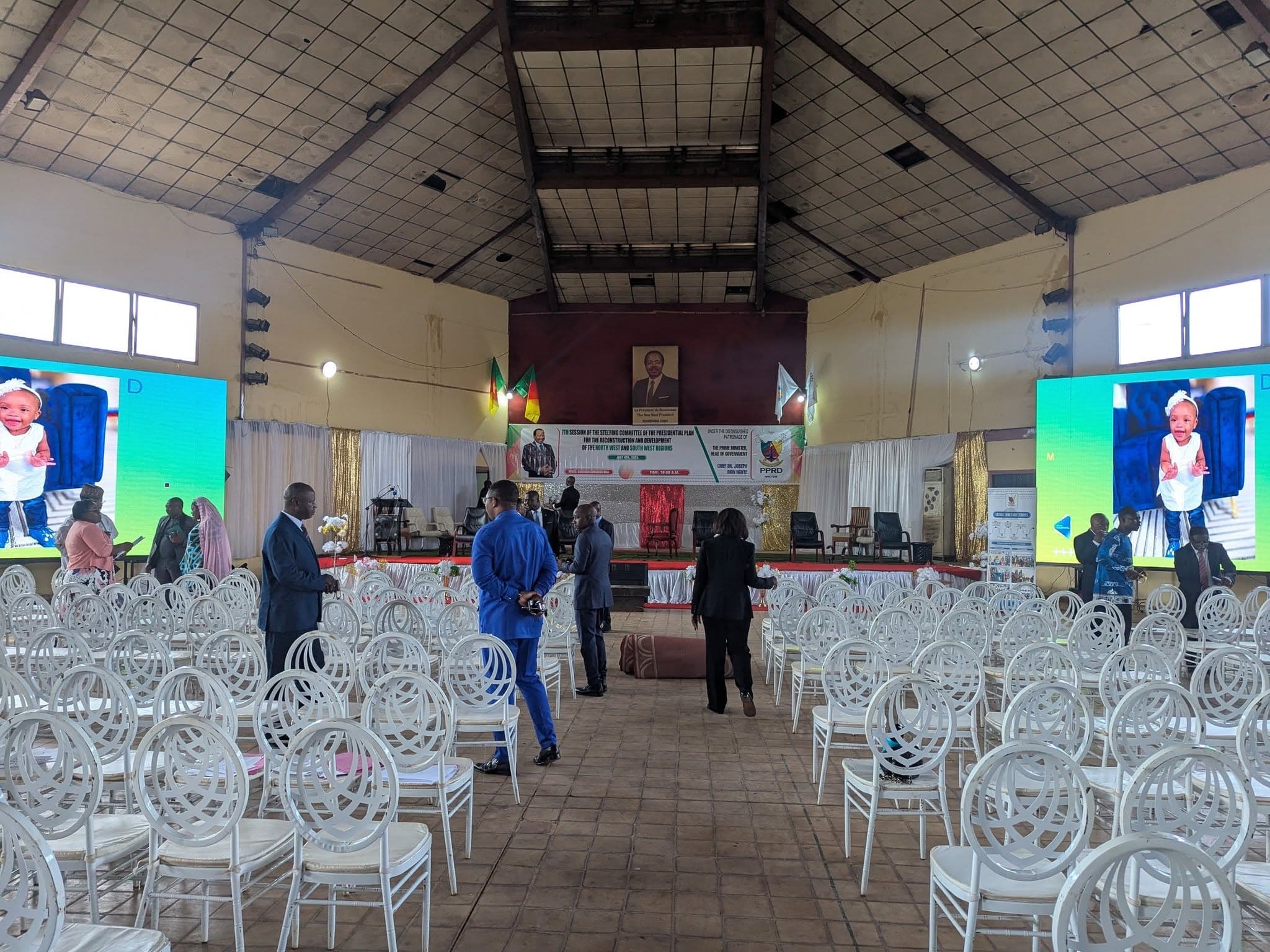 Bamenda : le Palais des Congrès tombe en ruine, symbole des années de négligence des infrastructures publiques