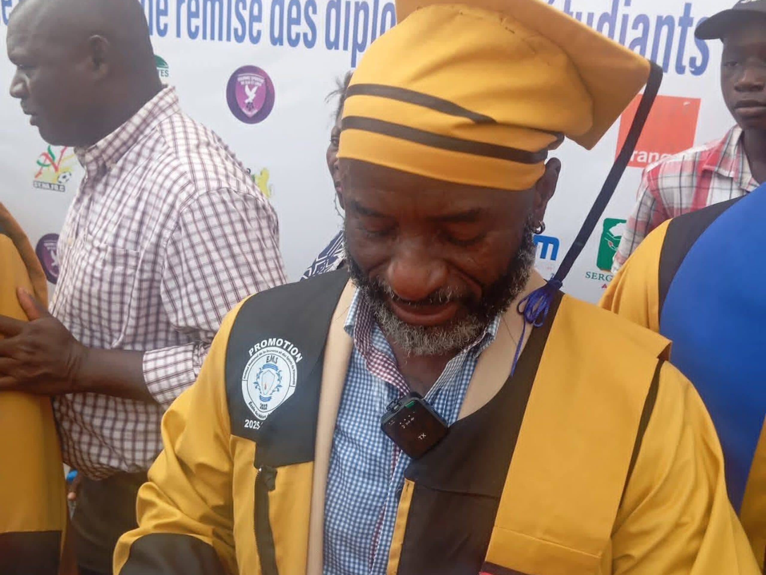 Bernard Tchoutang reçoit son diplôme de préparateur mental
