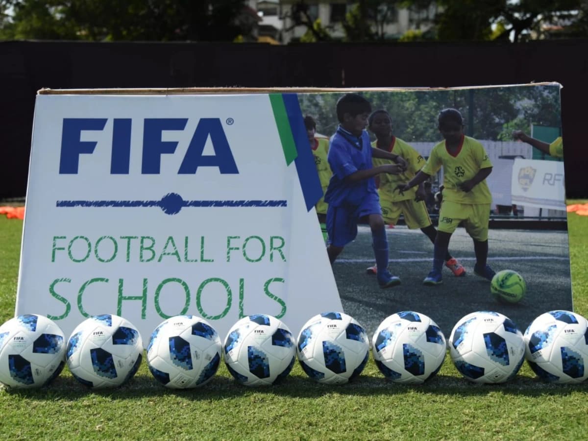 Cameroun : 850 écoles et 90 enseignants d’EPS vont bénéficier du programme FIFA Football for Schools