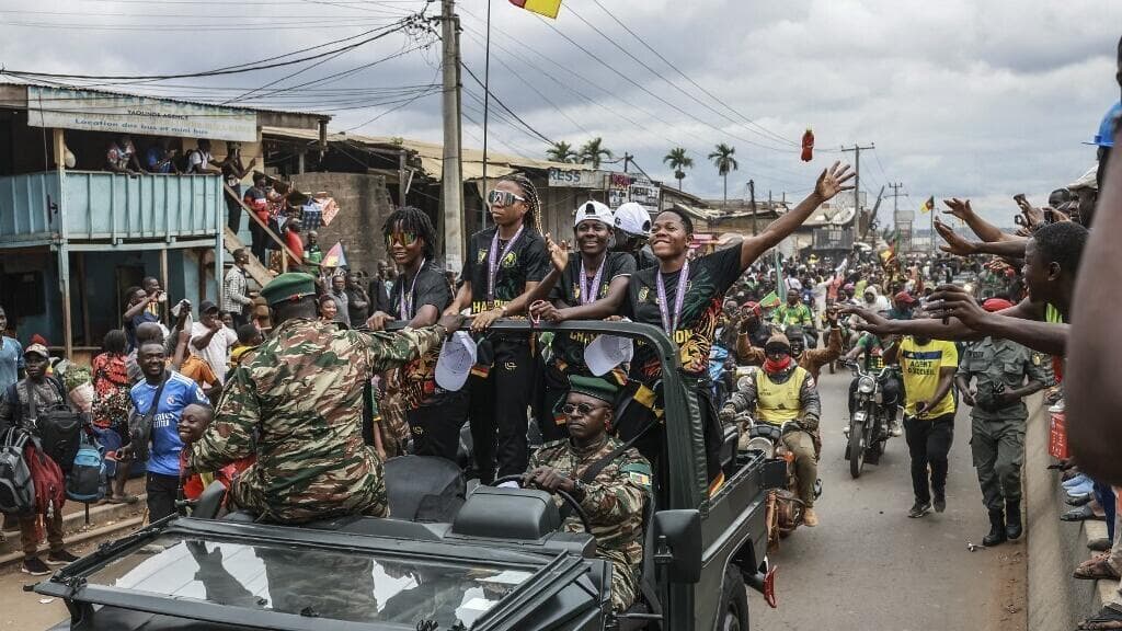 Cameroun: après leur victoire à la CAN, les Lionnes indomptables reçues et décorée par Paul Biya