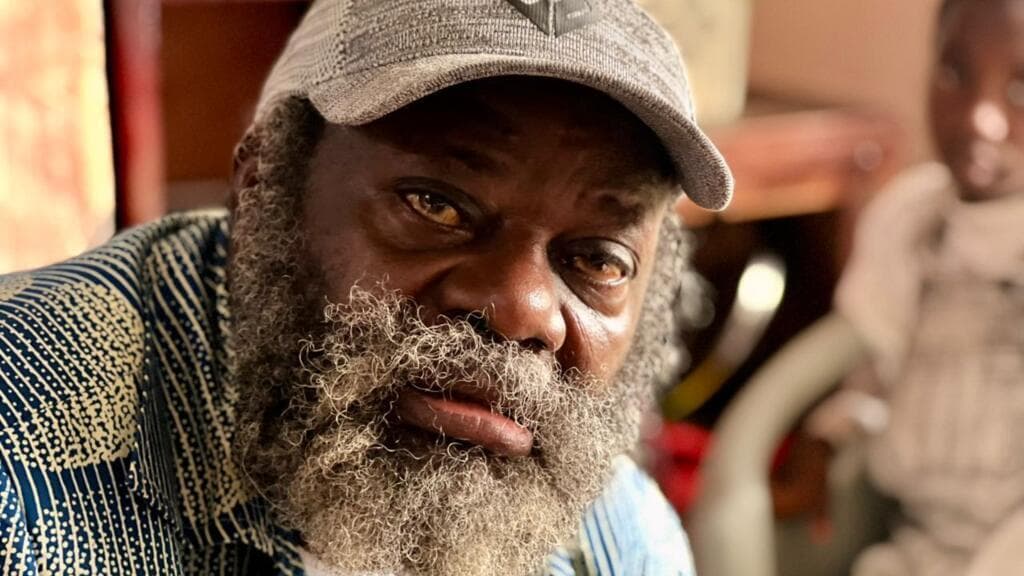 Cameroun: le journaliste Onohiolo rase finalement sa barbe avant la formation d’un nouveau gouvernement