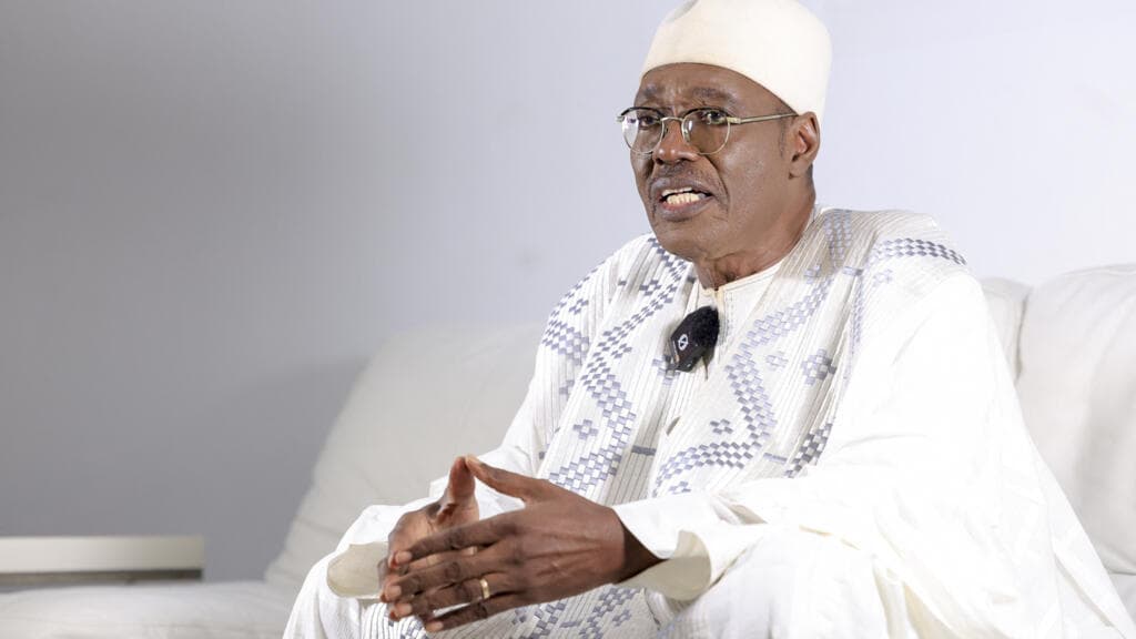 Cameroun: l’opposant en exil Issa Tchiroma Bakary porte plainte en France contre le président Paul Biya