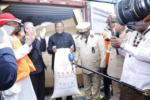 Cameroun : réception d’un don alimentaire de la Chine à Douala