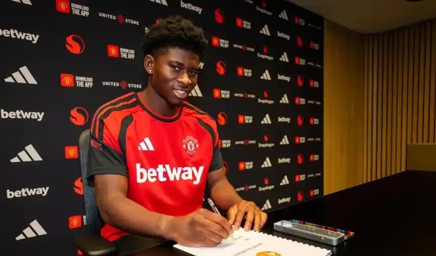 Carlos Baleba à Manchester United pour 82 millions d’euros