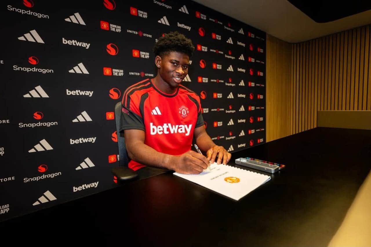 Carlos Baleba : « Rejoindre Manchester United est une sensation incroyable »
