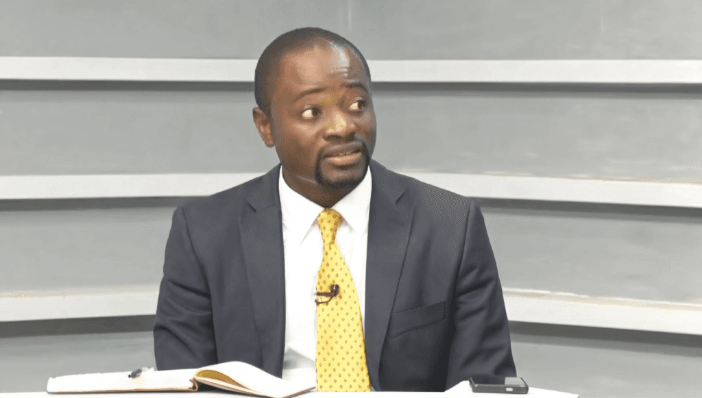 « Ce ne sont pas les lanceurs d’alerte qui salissent le Cameroun » : Stéphane Menounga tance la gouvernance du régime Biya