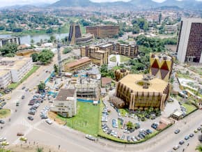 Patrimoine foncier : l’État recense 1 522 immeubles bâtis à Yaoundé et Douala, évalués à plus de 1 500 milliards FCFA