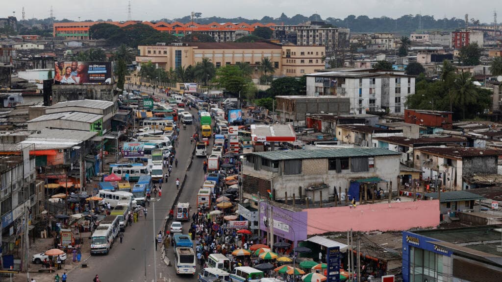 Côte d'Ivoire: un influenceur camerounais libéré après ses propos polémiques contre Alassane Ouattara