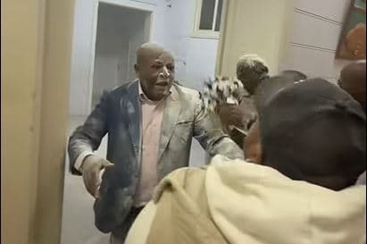 Des fonctionnaires enfarinés à l’ambassade du Cameroun en Belgique