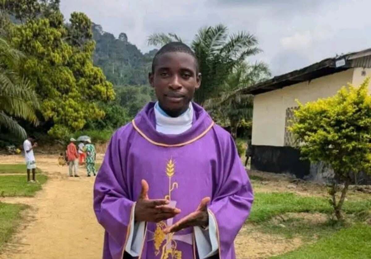 Drame à Bipindi : l’abbé Charles Borromée Atangana s’effondre en plein concert et décède le lendemain
