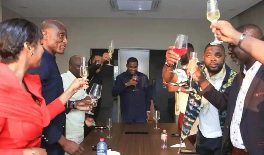 Eto’o fête l’anniversaire de Song au siège de la FECAFOOT