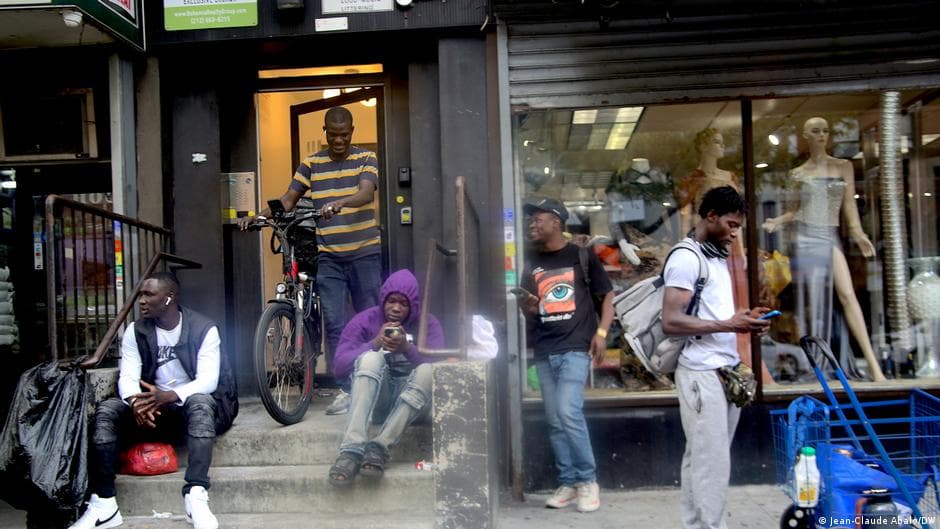 Expulsés vers le Cameroun, ils portent plainte