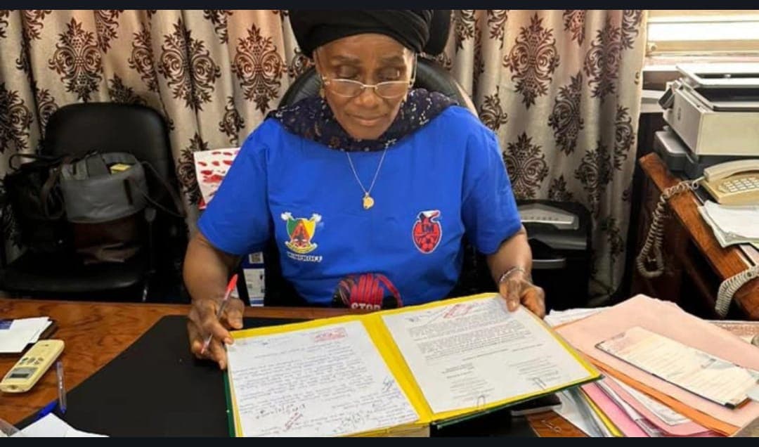 Féminicides : Banda Kani critique les t-shirts arborés par Marie Thérèse Abena Ondoua