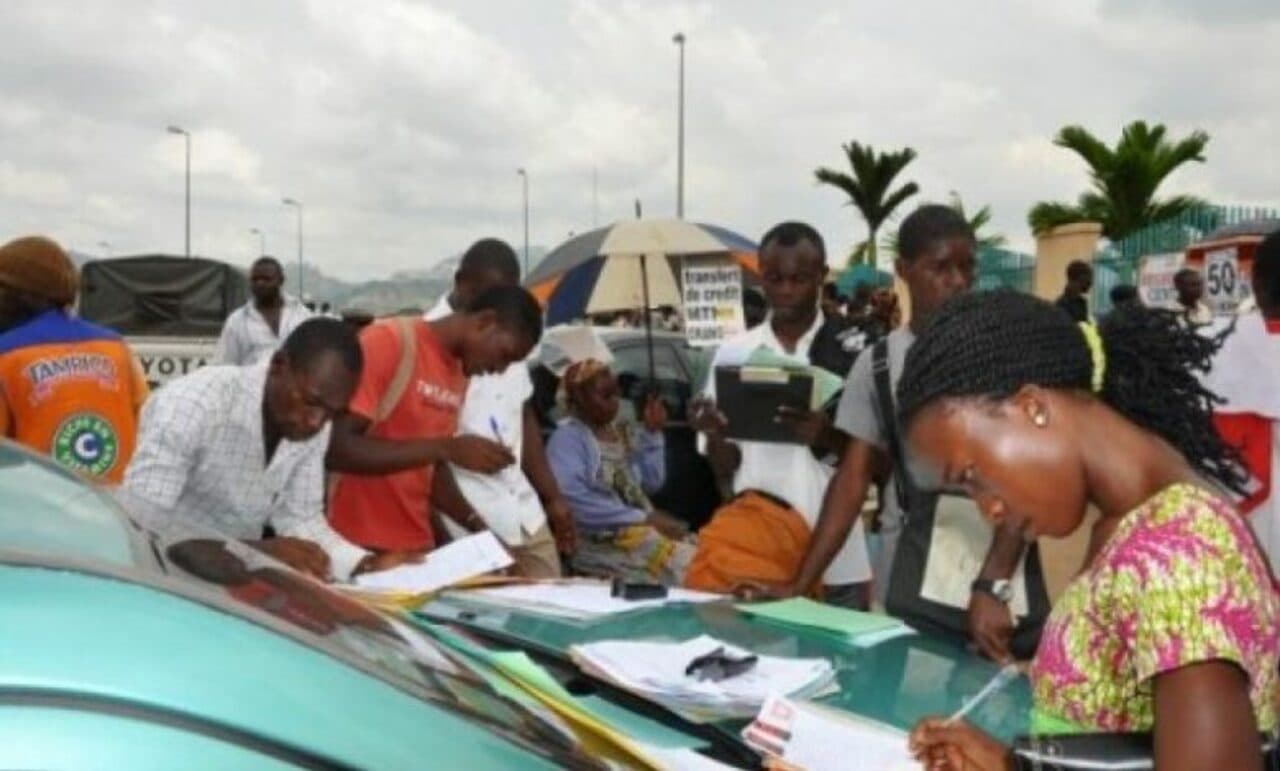 Fonction publique : Paul Biya valide le recrutement de 12 242 nouveaux agents