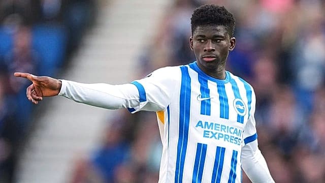 Football : Carlos Baleba rejoint Manchester United pour 95 millions de dollars