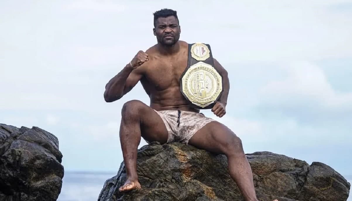 Francis Ngannou ignoré par l’État ? Armand Okol interpelle Paul Biya sur le manque de reconnaissance