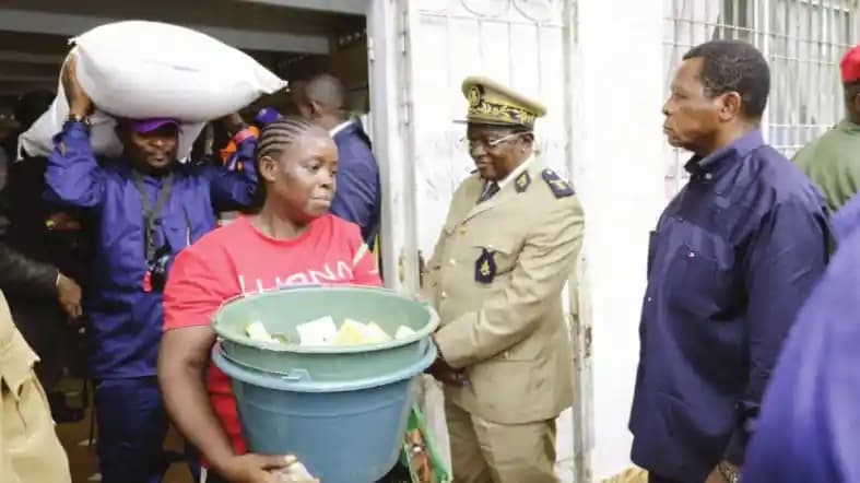 Inondations à Limbe : Atanga Nji porte le réconfort du chef de l’État