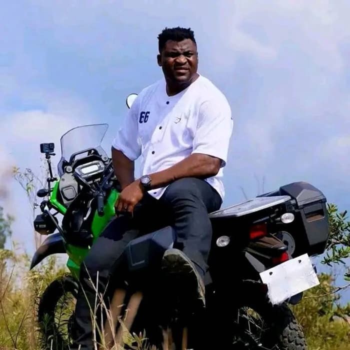 « J'ai vraiment besoin de dos » : Ngannou répond avec humour à la rumeur sur Eto'o