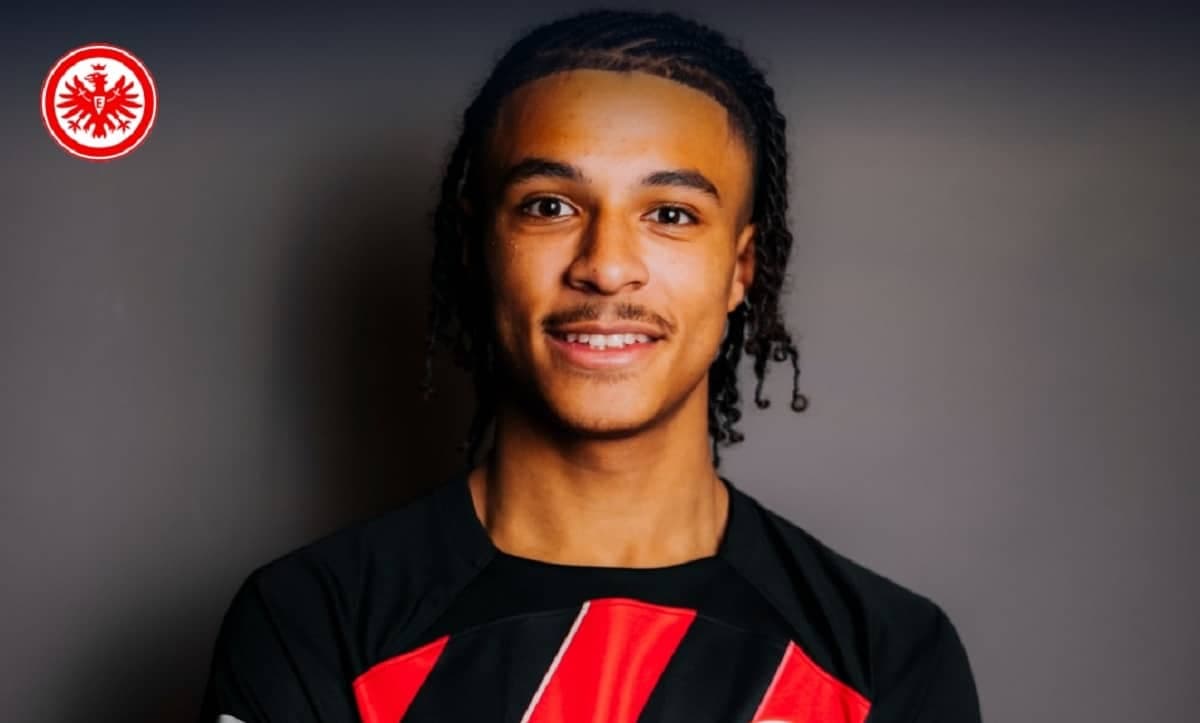 Jean-Mattéo Bahoya file en Premier League et signe à Leeds