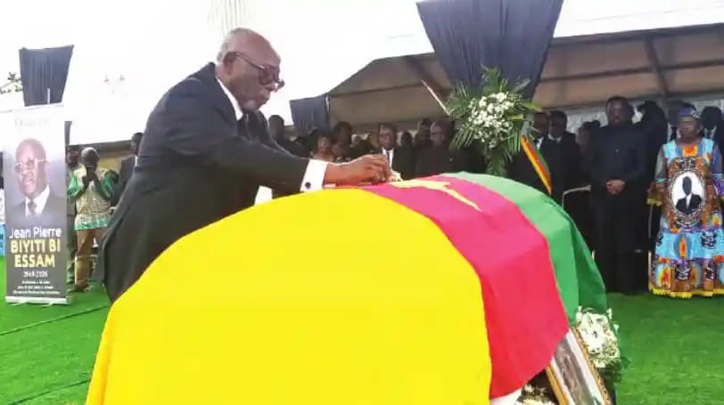 Jean-Pierre Biyiti bi Essam inhumé à Mvoula devant Mbella Mbella