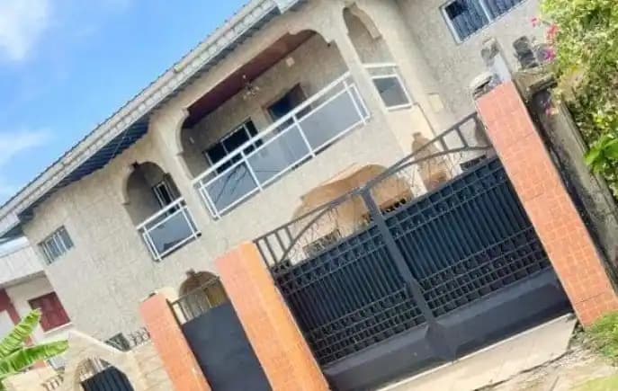 Kotto : il occupe le duplex de son ami parti aux États-Unis