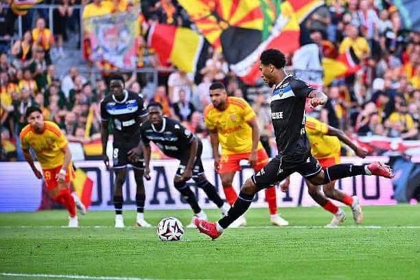 Ligue 1 : Danny Namaso marque, mais Auxerre prend de l’eau