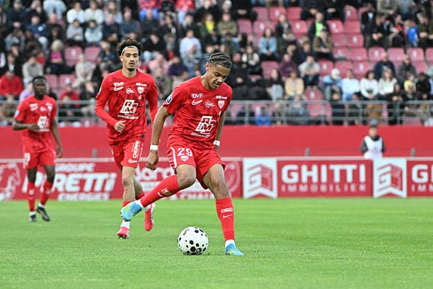 Ligue 2 : Alexis Ntamack et Dijon tombent face à Pau Fc