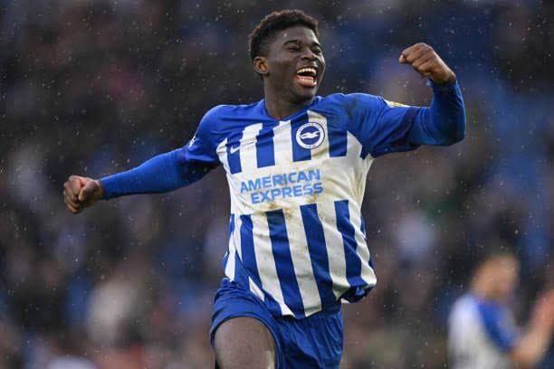 Manchester United insiste pour Carlos Baleba, Brighton résiste