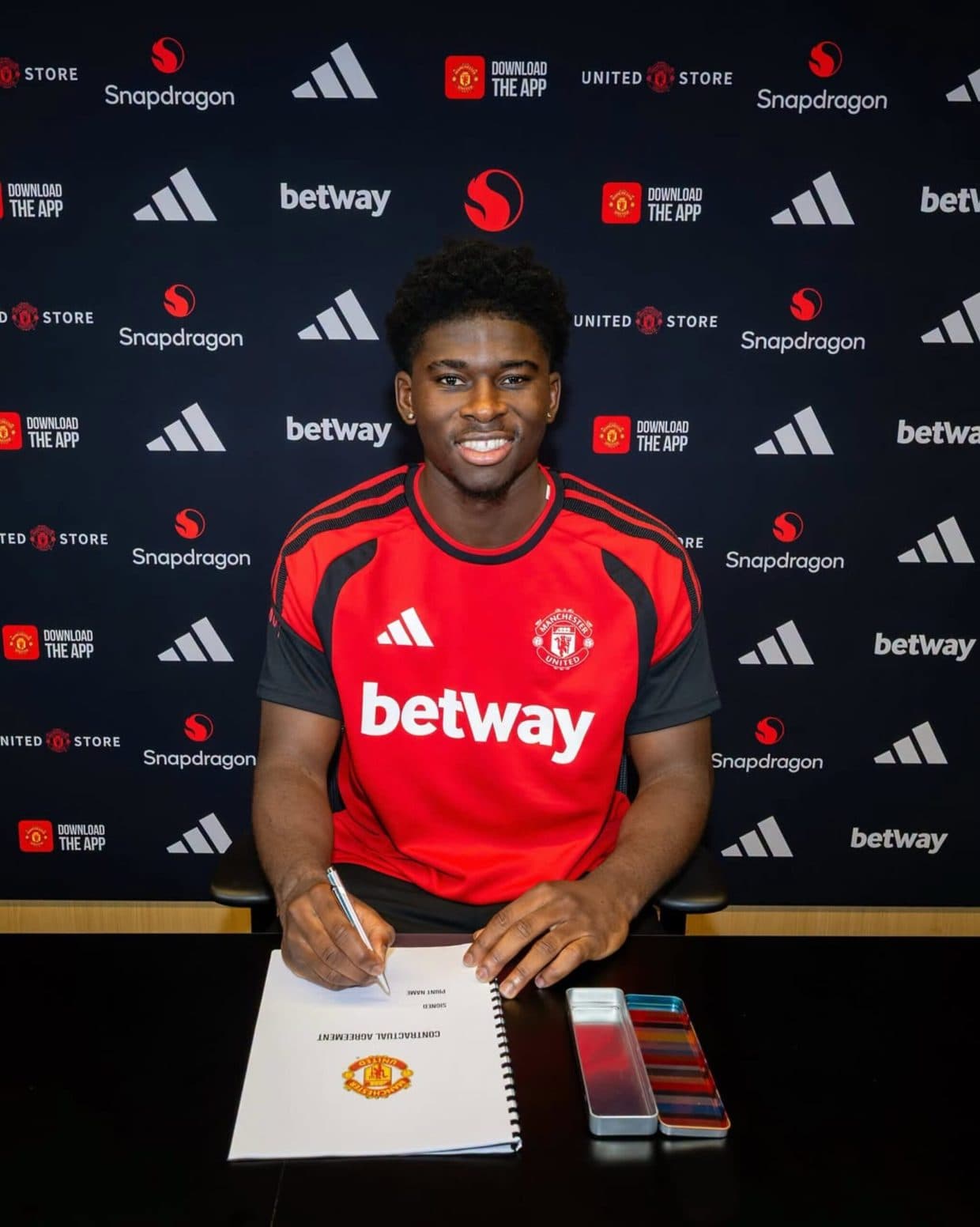 Mercato : Carlos Baleba rejoint Manchester United