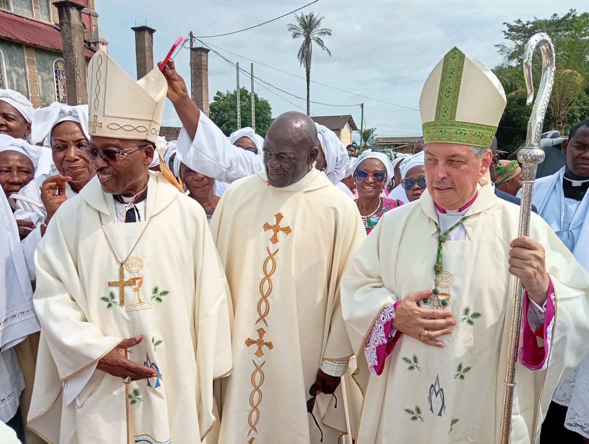 Moment historique à Édéa : le Vatican installe Mgr Paul Nyaga à la tête du diocèse