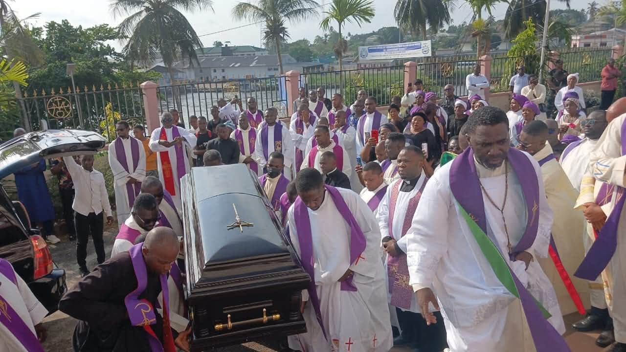 Nécrologie : l’abbé Charles Borromée Atangana inhumé à Kribi