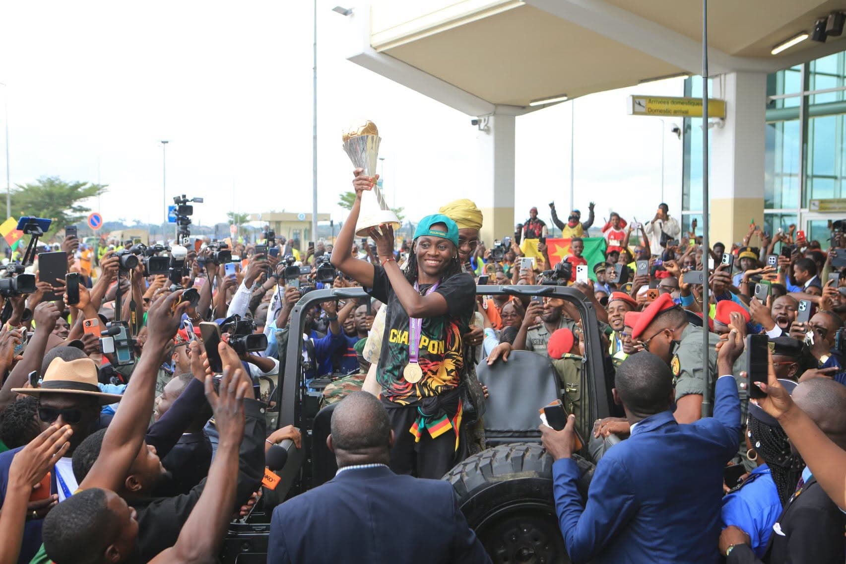 Paul Biya absent : les championnes d’Afrique patientent au Mont Fébé