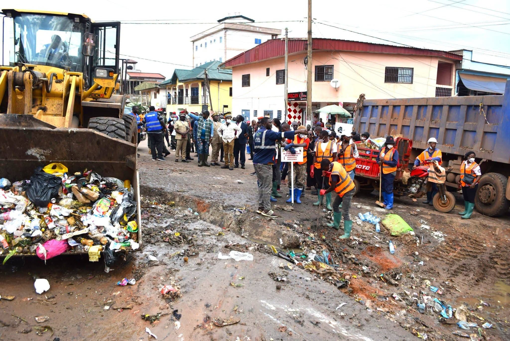 Propreté urbaine à Yaoundé : le Gouverneur du Centre sur le terrain
