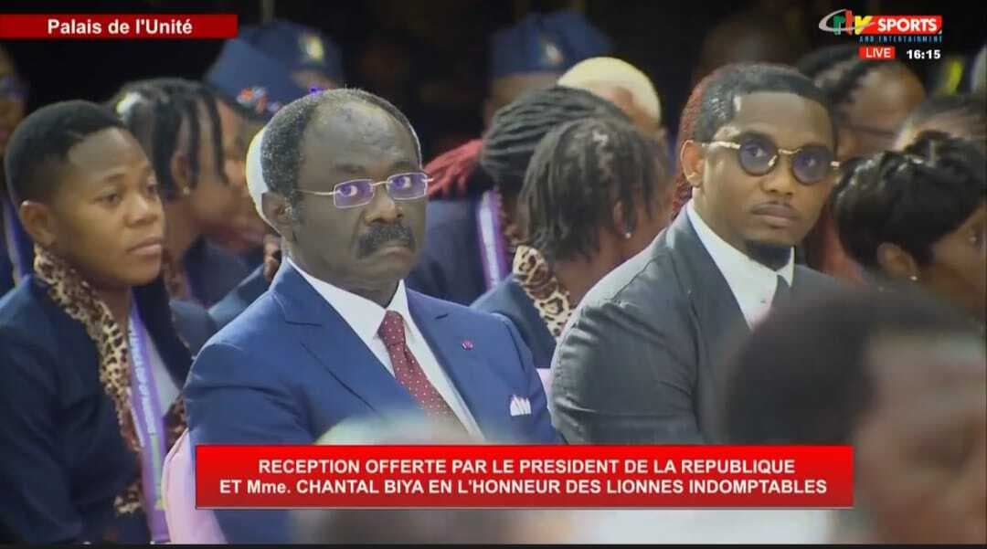 Réception des Lionnes au palais : quand le protocole met Eto’o à côté de Mouelle Kombi