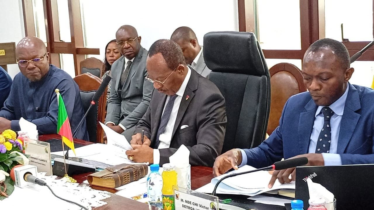 Route Bekoko-Limbe-Idenau : le Cameroun signe enfin l’accord qui relance le projet tant attendu